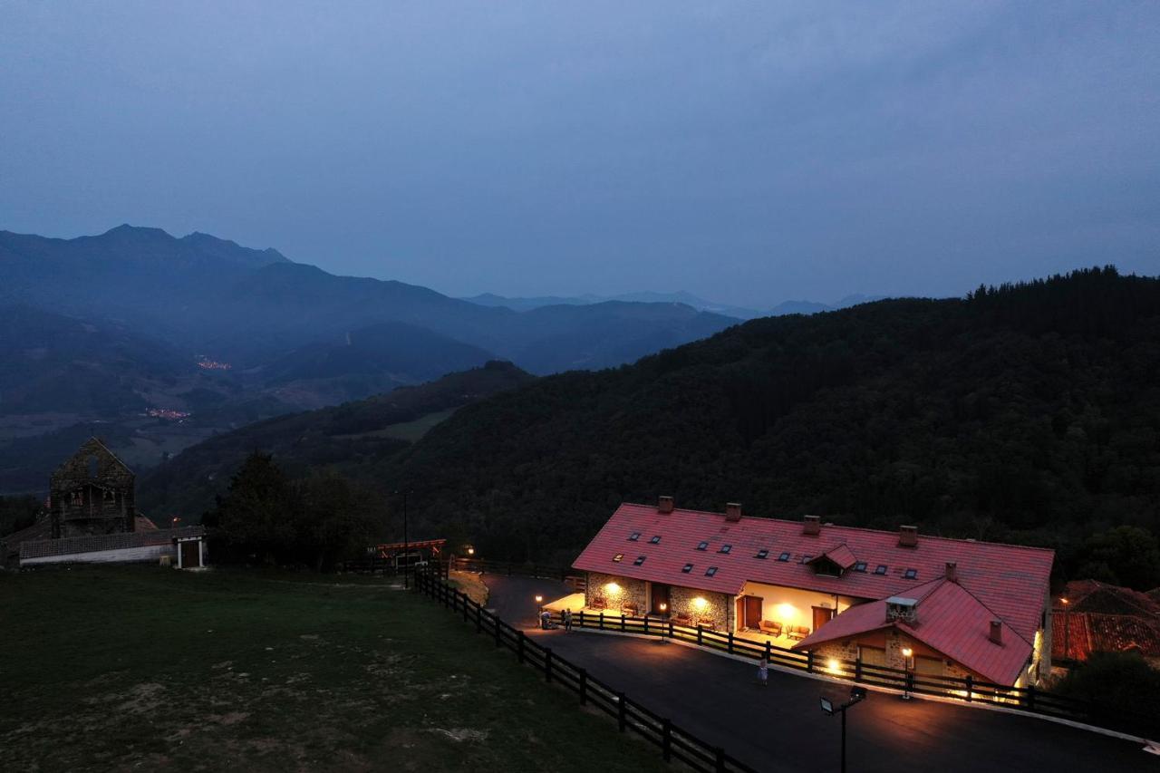 Apartamentos Los Picos De Europa Colio Экстерьер фото