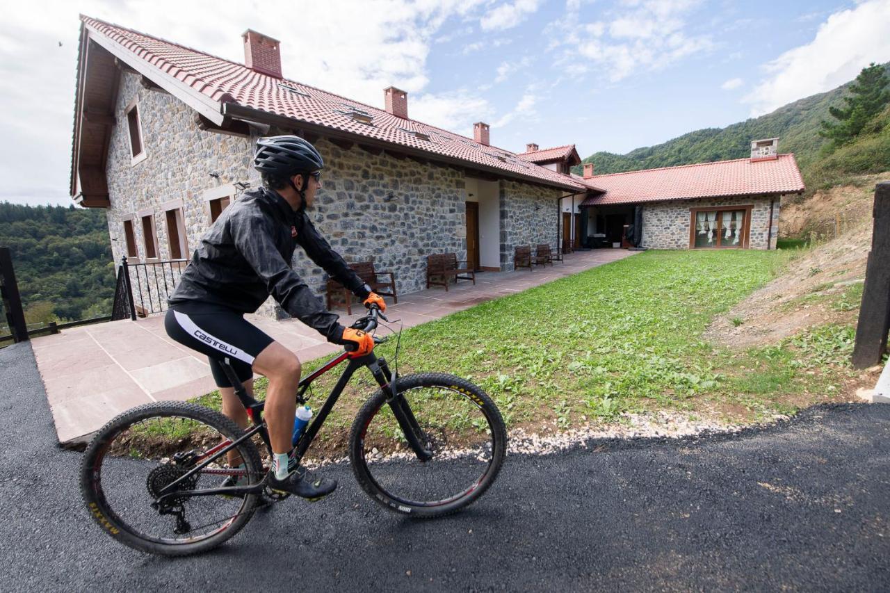 Apartamentos Los Picos De Europa Colio Экстерьер фото