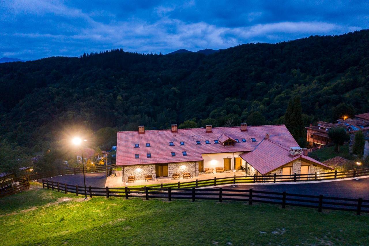 Apartamentos Los Picos De Europa Colio Экстерьер фото